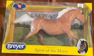 Pre-Owned #301157 Lakota Breyer Model Horse