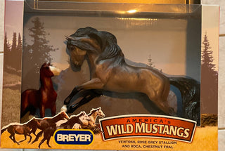 Pre-Owned America's Wild Mustangs Breyer Model Horse Set (pink boxes)