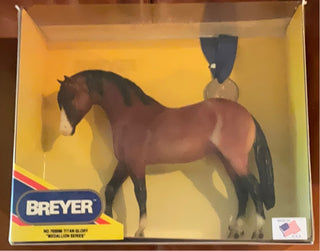 Pre-Owned #705096 Titan Glory Breyer Model Horse