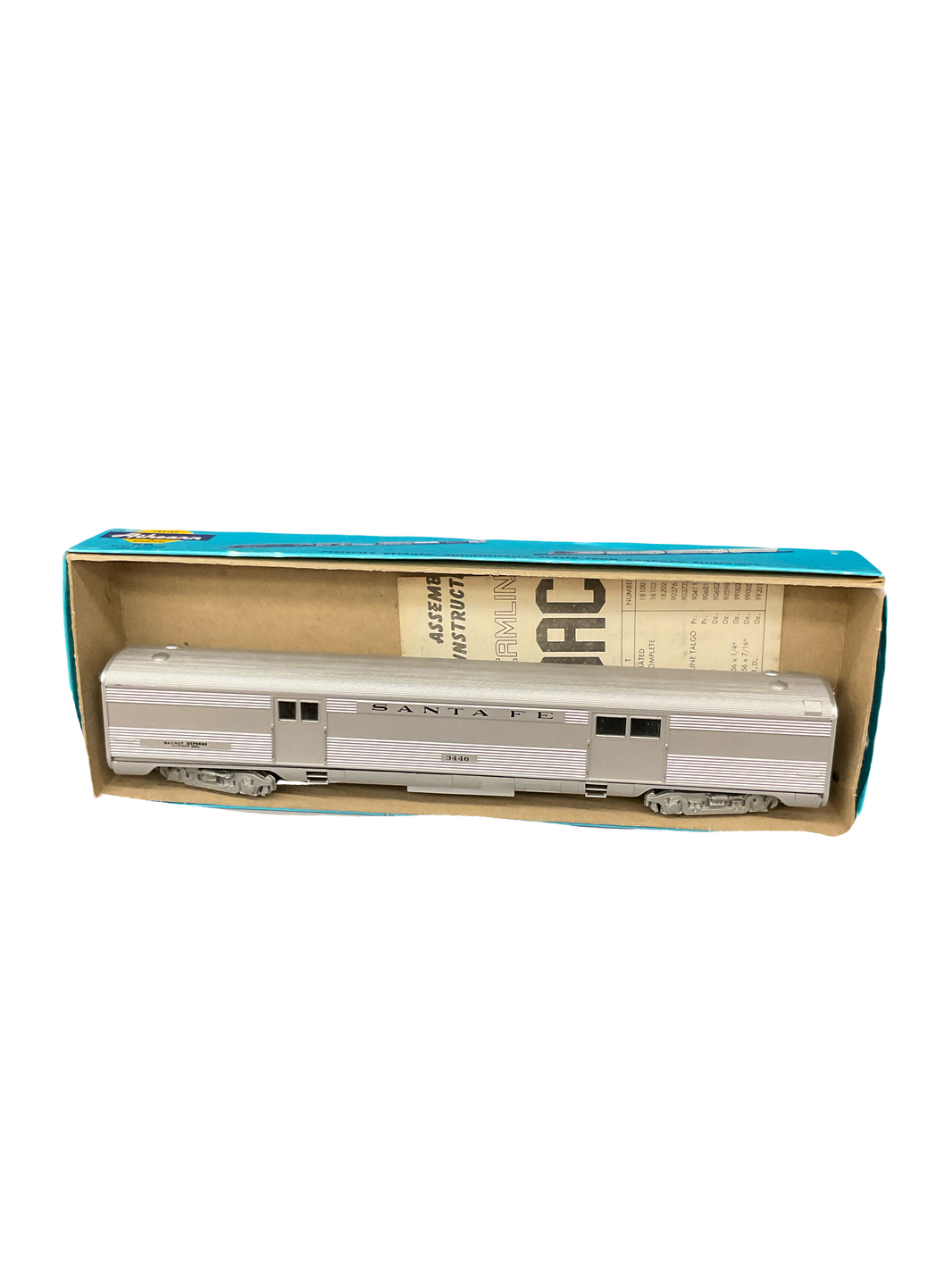 HO Scale | Sante Fe Coach | Athearn
