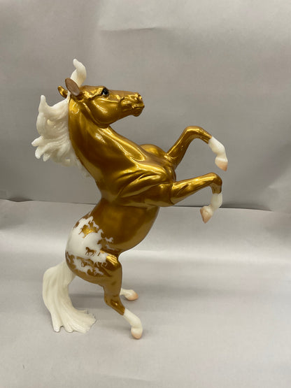 2025 Breyerfest Special Run | To the Ties that Bind Us - Gold Charm