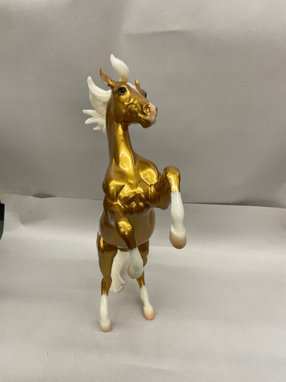 2025 Breyerfest Special Run | To the Ties that Bind Us - Gold Charm