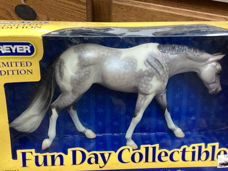 Pre-Owned "Platinum"| Breyer Fun Day Model | 731120