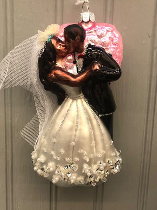 Glass Bride and Groom Kissing Ornament