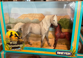 Pre-Owned America's Wild Mustangs Breyer Model Horse Set (blue boxes)