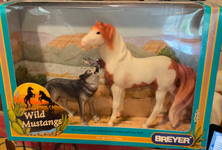 Pre-Owned America's Wild Mustangs Breyer Model Horse Set (blue boxes)