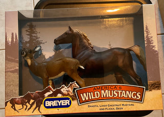 Pre-Owned America's Wild Mustangs Breyer Model Horse Set (pink boxes)